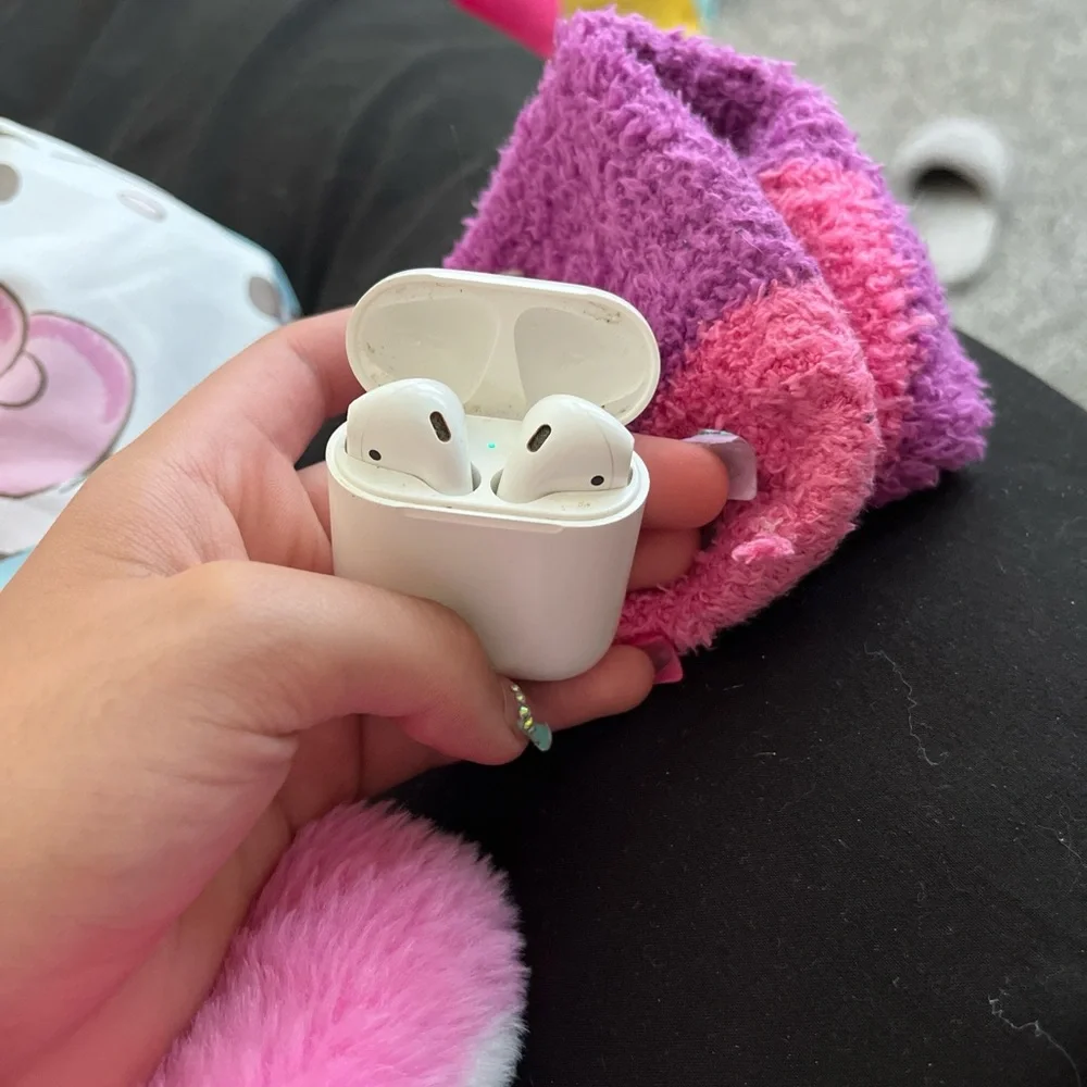 Apple AirPods with Charging Case